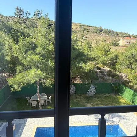 Modern Pool Near Sarimsakli In Villa Ayvalı