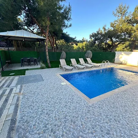 Modern Pool Near Sarimsakli In 빌라 *